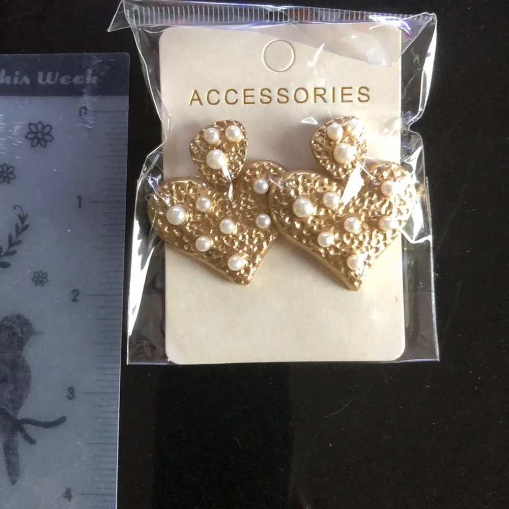 NWOT Heart earrings with simulated pearls Valentine’s Day
